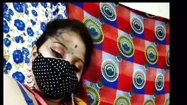 Desi Bhabhi Showing Her Boyfriend Her Boobs