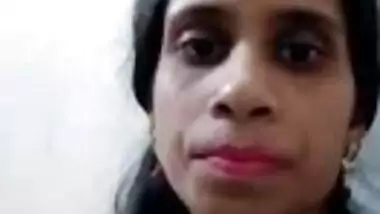 Skinny Desi Bhabhi showing her big pussy hole