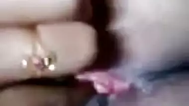 It isn't a problem for the Desi to show tits and pussy to her lover