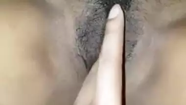 Indian girl allows sex lover to feels her XXX pussy from the inside