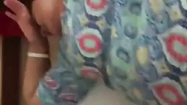 Padosi gori bhabhi ki chut me mera lund