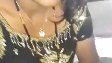 Village Desi XXX girl shows off pussy and gives sexual pleasure on cam