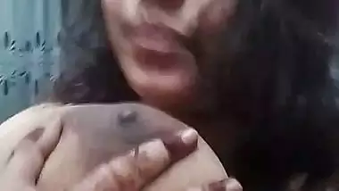 Indian lesbian BBW exposing huge boobs in selfie
