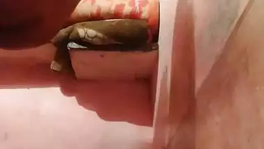 Man bangs a young girl badly in the desi sex video