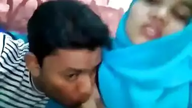Lucknow colg beauty faheema boobs sucked by bf