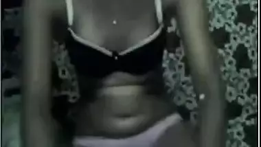 Desi bhabhi from kanpur showing hot boobs