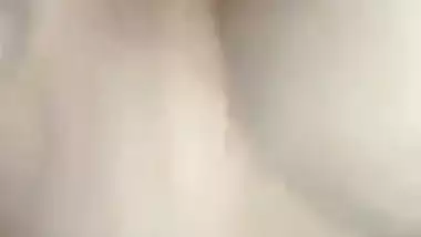 Bhabhi in pink bra goes nude in Bengali viral fingering