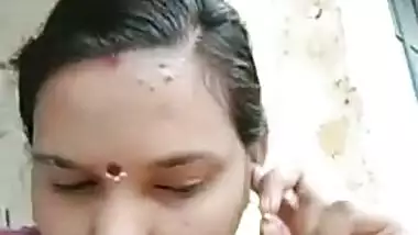 Money is XXX reason Desi wife agrees to talk to Desi online lover