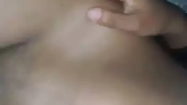 Desi closing eyes and accepting porn video