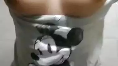 Desi girl showing and playing her hot boobs