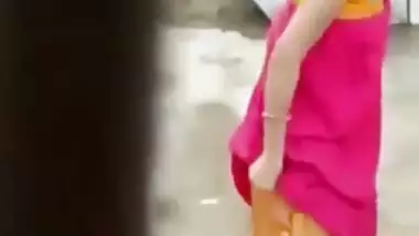 Petticoat bhabhi outdoor bath caught by neighbor