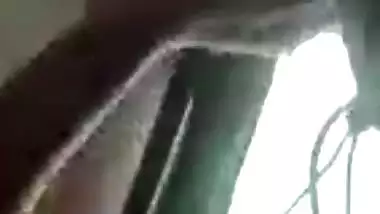 Slim married Tamil wife sharp boobs showing viral MMS