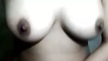 Cute Bengali YouTuber nude boobs and pussy expose
