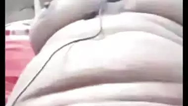 Chubby Bengali bhabhi fingering nude on video call