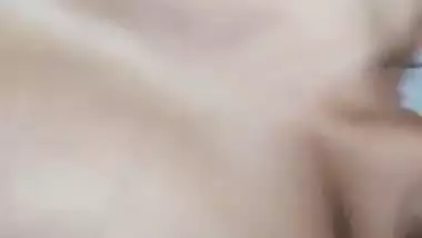 Sex MMS of a lady taking a huge dick in her tight pussy