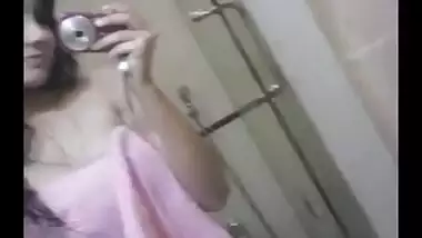 Indian Desi hot chick nude showing