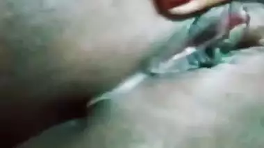 Big ass MILF fingering pussy after showing nude body