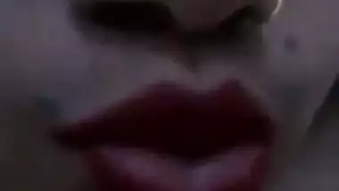 Horny Indian bhabi masturbating MMS selfie