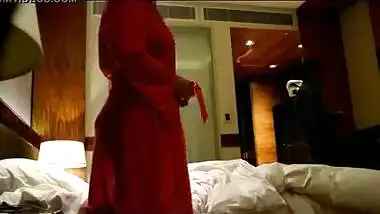 Anjali showing sexy breasts to the service man