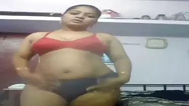 Desi self records her dress changing video