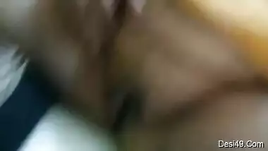 Desi mom is fat and having perky nipples to expose in amateur sex show