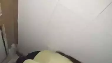 Desi girl enjoys bathroom sex by sucking a big dick