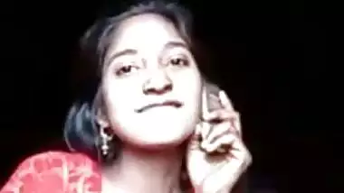 Cute desi GF showing boobs on video call