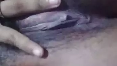 Indian girl fingering nude viral pussy expose