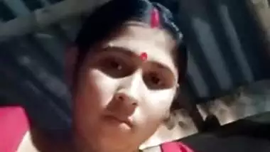 Boudi Bibastra MMS Showing Big boobs and Pussy