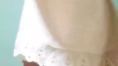 Sri lanka homemade sex fun . කවුරුත් නැතුව පාලු නිසා යටසාය ඇදන් ආතල් ගත්තා