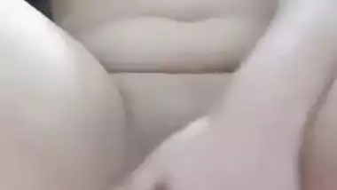 Sexy Dhaka babe records her masturbation MMS