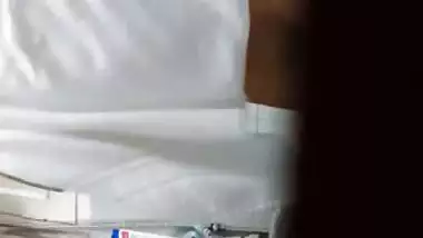 Hairy pussy sister bathing naked caught by brother