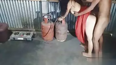 Ghr Main Kamali Ko Akela Dekh Kar Chhoda