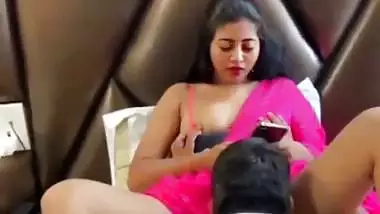 Gigolo licks slut Siya’s pussy in desi sex video