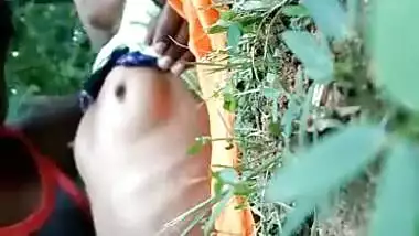 Village girl fucked outdoors by her lover MMS video