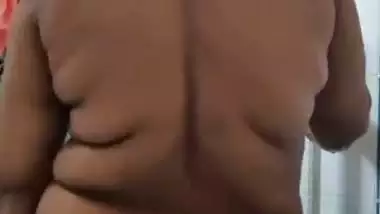 BBW Indian MILF taking nude bath video shared online