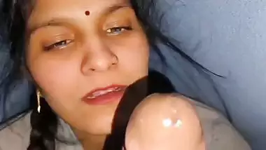 Horny wife’s Indian blowjob makes her man cum