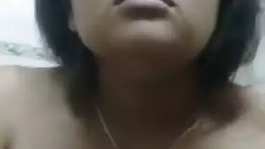 Tamil Slut Bhabhi Masturebating in Bathroom