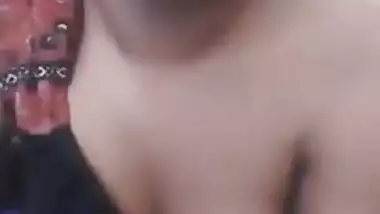 Adorable Indian girl sings XXX song making viewers in mood for sex