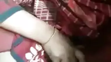 Unsatisfied housewife from Bangladesh dildo masturbation