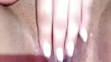 XXX Desi housewife shows beautiful topless body in homemade MMS video