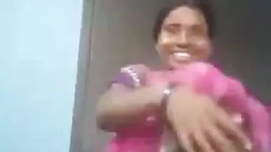 Telugu housewife showing her boobs pussy