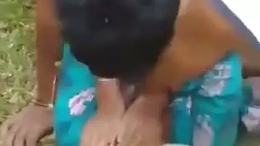 Cameraguy films his friend fucking Desi girl's XXX cave outdoors