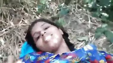 ???? Indian tamil sex secretly in jungal