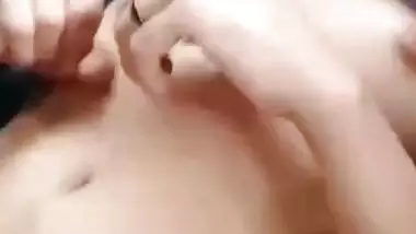 Desi lady in car shows naked body in viral outdoor sex