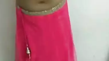 Good-looking Indian dancer during performance flashes small XXX tits
