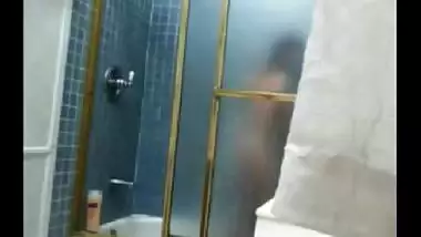 Indian girl fingers her hairy pussy in Shower