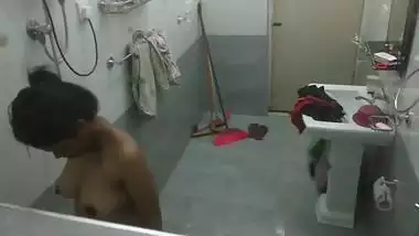 Sri Lankan bathroom spycam
