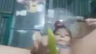 Narayanganj girl masturbating using banana MMS video