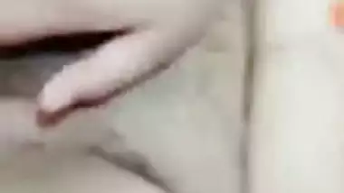 Live cam cute girl playing with boobs and hairy pussy